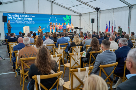 2_Nastop otroškega pevskega zbora OŠ Orehek Kranj_foto_Samo_Pausˇer